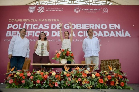 A través de sus cuentas en redes sociales, el Gobernador de Veracruz dio cuenta de la visita de la Jefa de Gobierno de la CDMX, Claudia Sheinbaum  a Coatzacoalcos, donde impartió la Conferencia Magistral Políticas exitosas en beneficio de la ciudadanía acompañada de la secretaria de Energía Ing. Rocío Nahle.