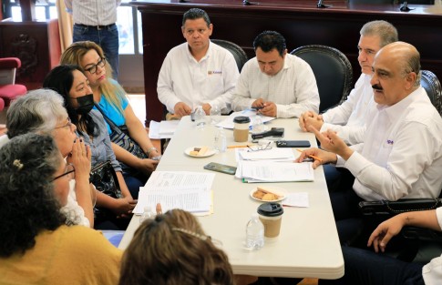 Acompañado por los regidores Antonio Ballesteros Grayeb y Daniel Fernández Carrión, el Edil ordenó realizar diversos levantamientos y estudios para la ejecución de obra hidráulica y urbanización, acciones que incluyen pavimentos y alumbrado público para distintas colonias.