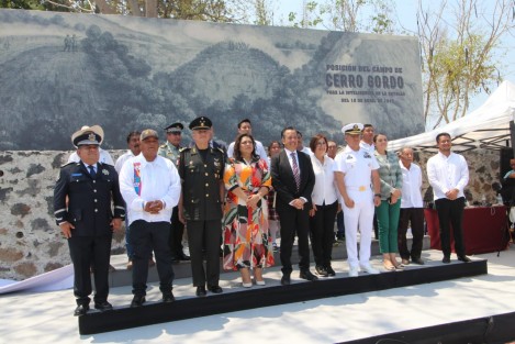 En representación de la LXVI Legislatura del estado de Veracruz, la presidenta de la Mesa Directiva, diputada Margarita Corro Mendoza, asistió al acto cívico conmemorativo, encabezado por el gobernador del estado, ingeniero Cuitláhuac García Jiménez, al cumplirse 176 años de la Batalla de Cerro Gordo.