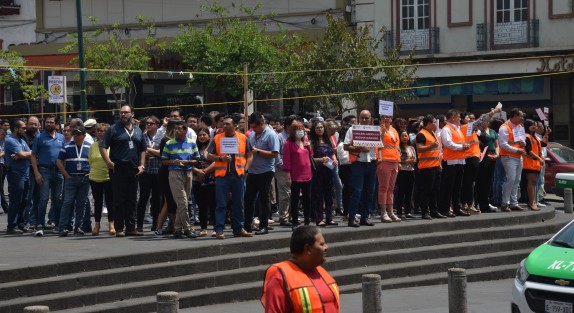 Trabajadores del ayuntamiento de Xalapa, de Palacio Gobierno, empleados de la torre de la SSP y hasta el gobernador Cuitláhuac García incluidos los secretarios de despacho, participaron en el Primer Simulacro Nacional. 