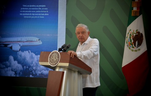  El presidente Andrés Manuel López Obrador anuncia que uno de los dos hospitales que se construirá por la venta del avión presidencial estará en Tuxtepec, Oaxaca, en los límites con el estado de Veracruz.  