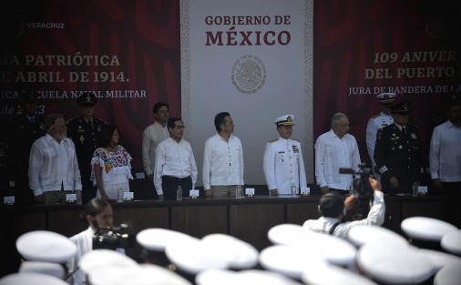  Junto a autoridades estatales y federales, el presidente Andrés Manuel López Obrador encabezó la ceremonia por el 109 Aniversario de la Defensa Patriótica del Puerto de Veracruz.

