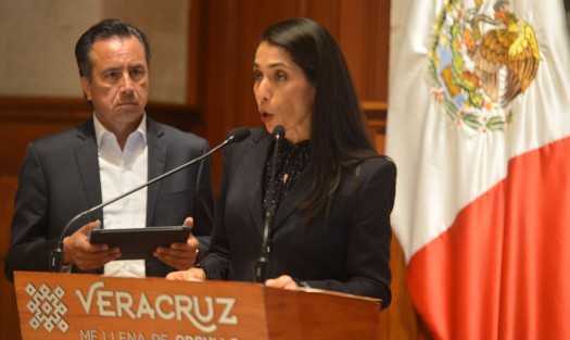 Junto a la fiscal Verónica Hernández, el gobernador Cuitláhuac García destacó la detención de criminales en la región de Misantla y Martínez de la Torre, con lo que se logró reducir los homicidios en la zona.
