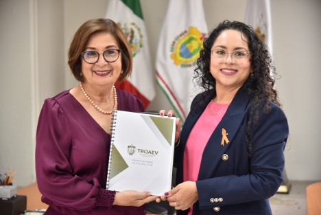 La presidenta de la Mesa Directiva de la LXVI Legislatura, diputada Margarita Corro Mendoza, recibió de la presidenta del Tribunal de Justicia Administrativa del Estado de Veracruz (Trijaev), magistrada Leticia Aguilar Jiménez, el Primer Informe Trimestral de este organismo autónomo, que incluye los estados financieros del ejercicio del gasto público correspondiente al periodo enero-marzo de 2023.