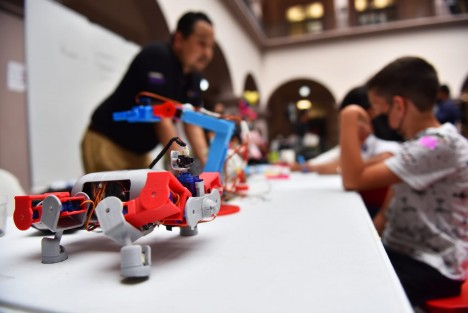 Para fortalecer el vínculo de la ciudadanía con la ciencia y la tecnología, Xalapa será sede del Torneo Mexicano de Robótica por primera ocasión, evento organizado por la Federación Mexicana de Robótica, que del 27 al 29 de abril congregará a más de mil 200 personas en la capital veracruzana. 