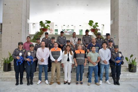La presidenta de la Comisión Permanente de Trabajo Previsión Social del Congreso del Estado, diputada Gisela López López, constató la capacitación que recibió personal de la Unidad Interna de Protección Civil y elementos del Instituto de la Policía Auxiliar y Protección Patrimonial para el Estado de Veracruz (IPAX) que laboran en el Palacio Legislativo.