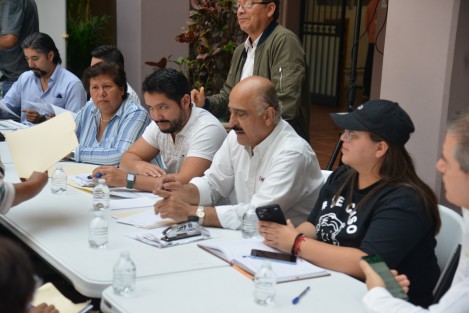  Con el fin de atender distintas solicitudes de la población, autoridades encabezadas por el presidente municipal Ricardo Ahued Bardahuil, realizaron una jornada de audiencias ciudadanas en el Patio Central de Palacio Municipal, espacio que cuenta con mayor amplitud y comodidad para las personas. 