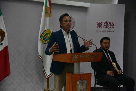Tras la protesta de personal del CECAN, el gobernador Cuitláhuac García destacó la detención de Mauro Armando “N”, presunto responsable del asesinato de la enfermera Yarazeth Zepeta. Dijo esperar que la Fiscalía otorgue más detalles.
