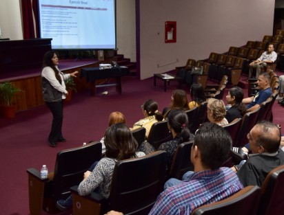 Como parte de las actividades de la Semana de la Seguridad Social, organizada por la Comisión Permanente de Trabajo y Previsión Social, presidida por la diputada Gisela López López, la psicóloga Nancy Bernal Aguilera, de la Jurisdicción Sanitaria V, impartió una charla a trabajadoras y trabajadores del Poder Legislativo sobre prevención del acoso y hostigamiento sexuales.