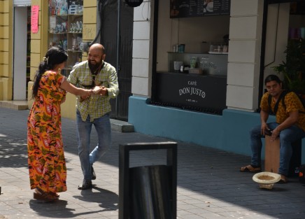 Músicos de diversos tipos dan vida a las calles de Xalapa. Imagen que se llevarán los miles de visitantes que por  diversos eventos se encuentran en Xalapa en estos días. 