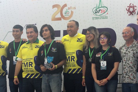 Entre los ganadores veracruzanos, los Galácticos del Instituto de Robótica de Xalapa se alzaron con el segundo lugar en la categoría Limpiadores de Playa.  