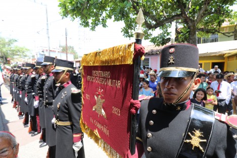 En la avenida Niños Héroes se realizó el desfile cívico – militar con la participación de las secretarías de la Defensa Nacional, Marina y Seguridad Pública; abanderados de las asociaciones Franco-Mexicanas e integrantes del Tercer Regimiento de la Legión Extranjera Francesa.