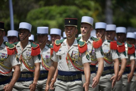 En la avenida Niños Héroes se realizó el desfile cívico – militar con la participación de las secretarías de la Defensa Nacional, Marina y Seguridad Pública; abanderados de las asociaciones Franco-Mexicanas e integrantes del Tercer Regimiento de la Legión Extranjera Francesa.