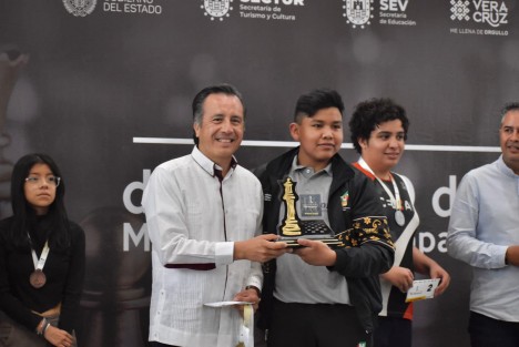Este domingo concluyó la competencia de Ajedrez en 8 categorías, y con 619 participantes provenientes de muchos estados del país y de otros países. Se premiaron de los lugares más destacados de cada categoría de manos del Gobernador Cuitláhuac García, y personalidades.