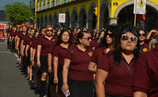 El gobernador Cuitláhuac García Jiménez encabezó el desfile del día del Trabajo en compañia de  líderes sindicales y funcionarios de gobierno. Minutos antes de las 9 de la mañana dio inicio la marcha.