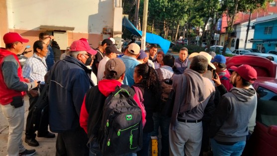 Ciudadanos que requieren hacer trámites en el Registro Agrario Nacional se inconformaron debido a que el paro de trabajadores, que lleva una semana, les ha impedido solucionar sus asuntos. 