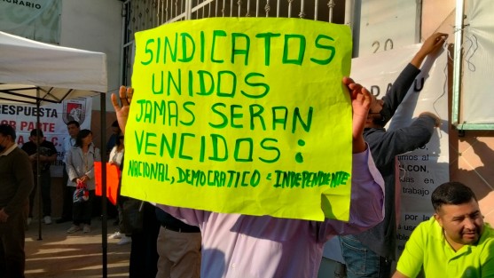 Por su parte, los trabajadores insisten en sus demandas que son a nivel nacional. Argumentan seis años sin que haya habido mesa de diálogo para tratar sus condiciones laborales. 