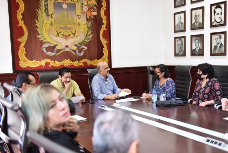  Con el propósito de brindar atención directa a la gente, resolver los problemas de la comunidad y mejorar la calidad de vida de la población, el alcalde Ricardo Ahued Bardahuil realizó una jornada de audiencias ciudadanas en la Sala Ex Presidentes.