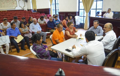 Con el objetivo de mejorar la calidad de vida de la población que por años ha esperado los beneficios del desarrollo social, el presidente municipal Ricardo Ahued Bardahuil encabezó una jornada de atención ciudadana, mediante la cual escuchó y canalizó diversas peticiones relacionadas con la construcción de infraestructura y obra pública. 