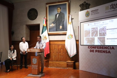 El gobernador Cuitláhuac García Jiménez y el director general de la Comisión del Agua del Estado de Veracruz (CAEV), Félix Jorge Ladrón de Guevara Benítez, hicieron un recuento de la infraestructura emergente que consta de los colectores División del Norte y Hernández Castillo, iniciados en 2021, que desfogarán el agua acumulada en temporada de lluvias en las colonias Rafael Lucio, Revolución, Sóstenes M. Blanco y El Moral.