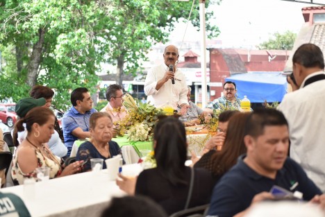 De algarabía, música, gastronomía típica y buenos deseos estuvo rodeado el festejo por el 64 aniversario del Mercado Jáuregui, polo de desarrollo económico y social icónico del primer cuadro de la ciudad.