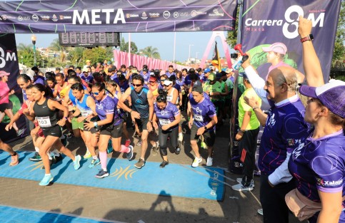 Con rutas marcadas para 5 y 8K y una caminata familiar de 2.5 kilómetros en el Paseo de Los Lagos, este sábado se realizó la carrera mixta 8M, evento con causa organizado por el Instituto Municipal de las Mujeres de Xalapa (IMMX). 