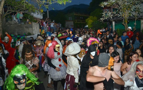En la comunidad El Espinal, municipio de Naolinco, Ver., se realizó el primer desfile de carnaval afromestizo 2023 con la alegría de los niños y el entusiasmo de los habitantes del lugar. 