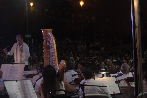 Con casa llena se presentó la Orquesta Sinfónica de Xalapa en el barrio de Xallitic.