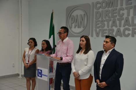 Sin la presencia  de su dirigente y con apenas algunos miembros del partido, el PAN continúa intentando dar conferencia de prensa de los lunes acusando de lo sea al gobierno en turno. 
