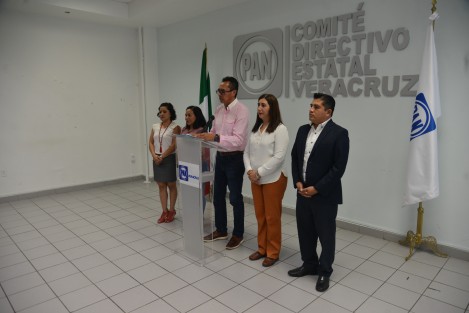 Sin la presencia  de su dirigente y con apenas algunos miembros del partido, el PAN continúa intentando dar conferencia de prensa de los lunes acusando de lo sea al gobierno en turno. 
