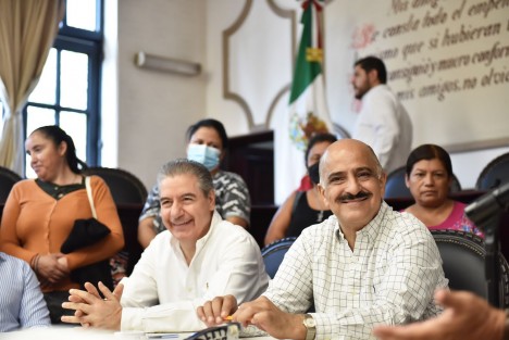 Además, recordó que con trabajo conjunto, se sigue mejorando la ciudad, tal y como lo demuestran las inversiones realizadas por el Gobierno del Estado en obras como el puente de Las Trancas, otras obras que vendrán para la avenida Lázaro Cárdenas y los colectores pluviales desarrollados y en proceso. 