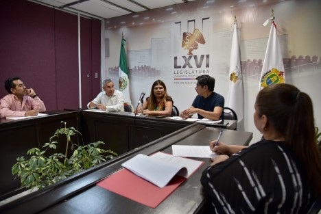Con el objeto de escuchar las aportaciones de expertos en la materia para la creación de una iniciativa con proyecto de Ley para la Protección y Fomento del Maíz Nativo para el estado de Veracruz, la diputada Gisela López López se reunió con el catedrático de la Universidad Veracruzana (UV), Andrés Rivera Fernández, con quien dialogó sobre los temas que debe incluir una legislación de vanguardia.