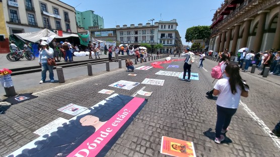 Posterior a la marcha, las madres de los desaparecidos bloquearon la avenida Enríquez frente a Palacio de Gobierno. 