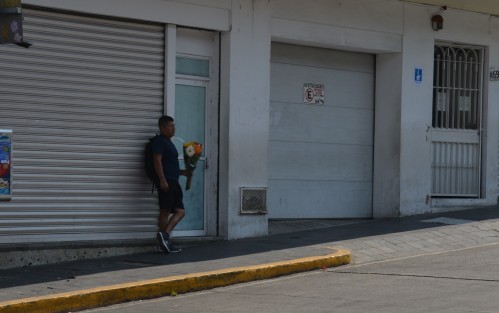 Las flores y los restaurantes, de lo que ocupan más los xalapeños en este 10 de Mayo en la capital del estado.
