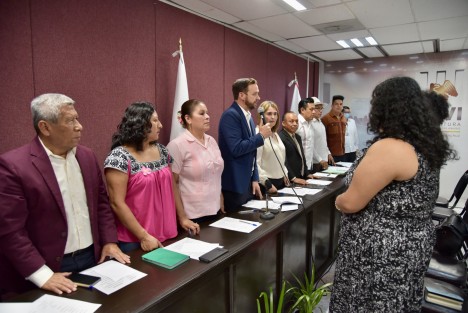  diputadas y diputados de las comisiones permanentes de Gobernación y de Asuntos Indígenas y de las Comunidades Afrodescendientes, el Comité Técnico de Expertos y representantes de las comunidades de afrodescendientes aprobaron la incorporación de las opiniones, sugerencias y observaciones recabadas en los 12 foros realizados en las distintas regiones del estado durante la etapa de Consulta Previa, Libre e Informada respecto de la Iniciativa de Ley para el Desarrollo Integral de los Pueblos y Comunidades Afroveracruzanas de la entidad.