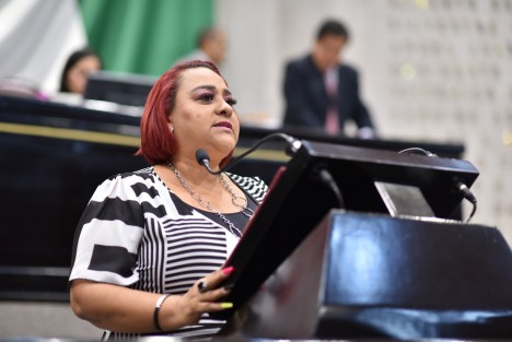 En el marco del Día Internacional de la Enfermería, a conmemorarse este 12 de mayo, la diputada Adriana Esther Martínez Sánchez, reconoció la invaluable vocación y actuación de las enfermeras y los enfermeros veracruzanos.