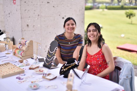 Estos 11 y 12 de mayo emprendedores y artesanos de Xalapa, Coatepec, Xico y Tlalnelhuayocan, dieron a conocer sus productos, a invitación del diputado Luis Antonio Luna. 