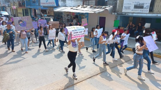 Sus amistades más cercanas comentaron que Abigail tenía 19 años de edad y decidió quitarse la vida presuntamente por ser víctima de abuso sexual por parte de un profesor del Telebachillerato. 