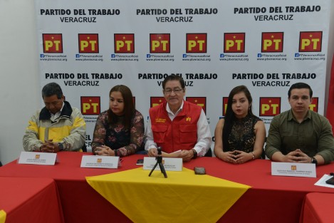  El Partido del Trabajo (PT) manifiesta su total repudio a las canonjías asignadas a los ministros de la Suprema Corte de Justicia de la Nación. Ahora, el pueblo mexicano tiene que conocer las 40 razones por las que están agradecidos y, a las que se debe su total subordinación a los poderes fácticos y a los pasados gobiernos prianistas.