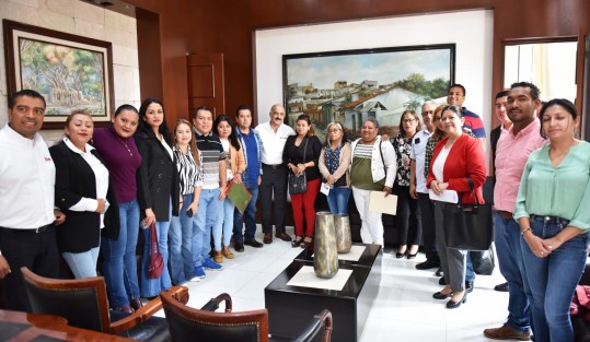 Gestionar y acompañar el proceso de solicitud para la construcción de un domo en la escuela primaria matutina Salvador Valencia Ortuño y vespertina Amado Nervo, en beneficio del desarrollo educativo de más de 500 estudiantes, fue el compromiso realizado por el presidente municipal Ricardo Ahued Bardahuil ante autoridades de dichas instituciones. 