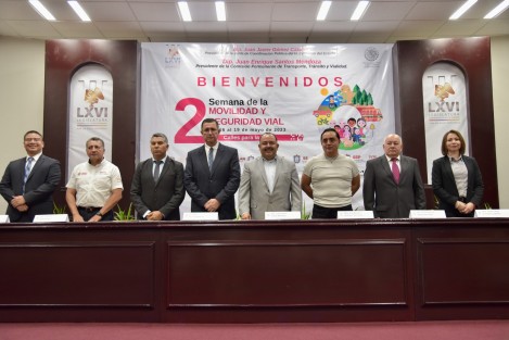 Al inaugurar la segunda edición de la Semana de la Movilidad y la Seguridad Vial, en el Palacio Legislativo, el presidente de la Comisión Permanente de Transporte, Tránsito y Vialidad de este Congreso, diputado Juan Enrique Santos Mendoza, dijo que para mejorar efectivamente la calidad de la movilidad de las personas es indispensable la corresponsabilidad tanto de los usuarios de las vías públicas y los operarios de transporte como del gobierno, la academia, organizaciones de la sociedad civil y empresarios.
