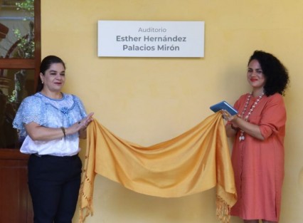 A partir de este miércoles 17 de mayo, el auditorio del Museo de Arte del Estado de Veracruz llevará el nombre de Esther Hernández Palacios Mirón como un reconocimiento a sus aportes a la literatura mexicana, a la cultura de Veracruz y a su labor como funcionaria pública en el ámbito cultural.
