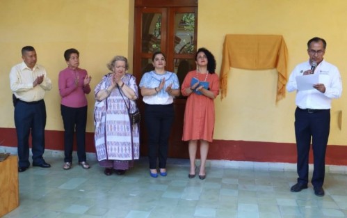 En un emotivo acto y ante la presencia de su hija, Alejandra, así como de sus primos Agustín Yopihua Palacios e  Hilda Judith Apale Palacios, el Instituto Veracruzano de la Cultura develó el pasado miércoles una placa con el nombre de la activista, poeta y ensayista veracruzana en el auditorio del MAEV.