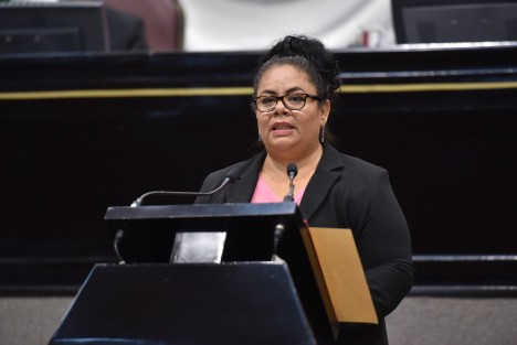 La diputada Illya Dolores Escobar Martínez presentó ante el Pleno una Iniciativa con Proyecto de Decreto por el que se reformarían los artículos 75 y 86 del Código Civil para el Estado de Veracruz, en materia de matrimonio infantil o cohabitación forzada.