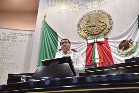 El diputado Ramón Díaz Ávila presentó al Pleno un Anteproyecto de Punto de Acuerdo relativo al proyecto de construcción de la Estación o Centro de Transferencia Regional de Residuos Sólidos Urbanos en el municipio de Córdoba, en colindancia con el municipio de Amatlán de los Reyes, y el derecho de quienes se manifiestan en contra del mismo.