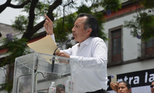  Frente a la Suprema Corte de Justicia de la Nación, el gobernador Cuitláhuac García Jiménez cuestionó que siendo este un poder no elegido por la sociedad, de manera directa, desestimen y contravengan las decisiones del presidente Andrés Manuel López Obrador y los diputados, representantes de los poderes Ejecutivo y Legislativo. 