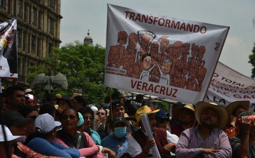 Aspectos de la protesta frente a la SCJN en la Ciudad  de México por la invalidación a la Reforma Electoral aprobada por el Congreso de la Unión. 