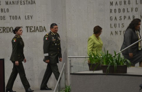 Con la presencia del titular de SEDENA, Luis Cresencio Sandoval, del gobernador Cuitláhuac García y de la presidenta del Poder Judicial, Lisbeth Jiménez, el Congreso del Estado celebró sesión solemne con motivo de la inscripción en letras doradas de la leyenda: 2023, Año del Bicentenario del Heroico Colegio Militar.