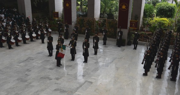 Con la presencia del titular de SEDENA, Luis Cresencio Sandoval, del gobernador Cuitláhuac García y de la presidenta del Poder Judicial, Lisbeth Jiménez, el Congreso del Estado celebró sesión solemne con motivo de la inscripción en letras doradas de la leyenda: 2023, Año del Bicentenario del Heroico Colegio Militar.