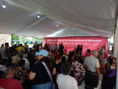 En el parque Juárez se realizó el Operativo para el pago de las Pensiones del Bienestar para adultos mayores. 